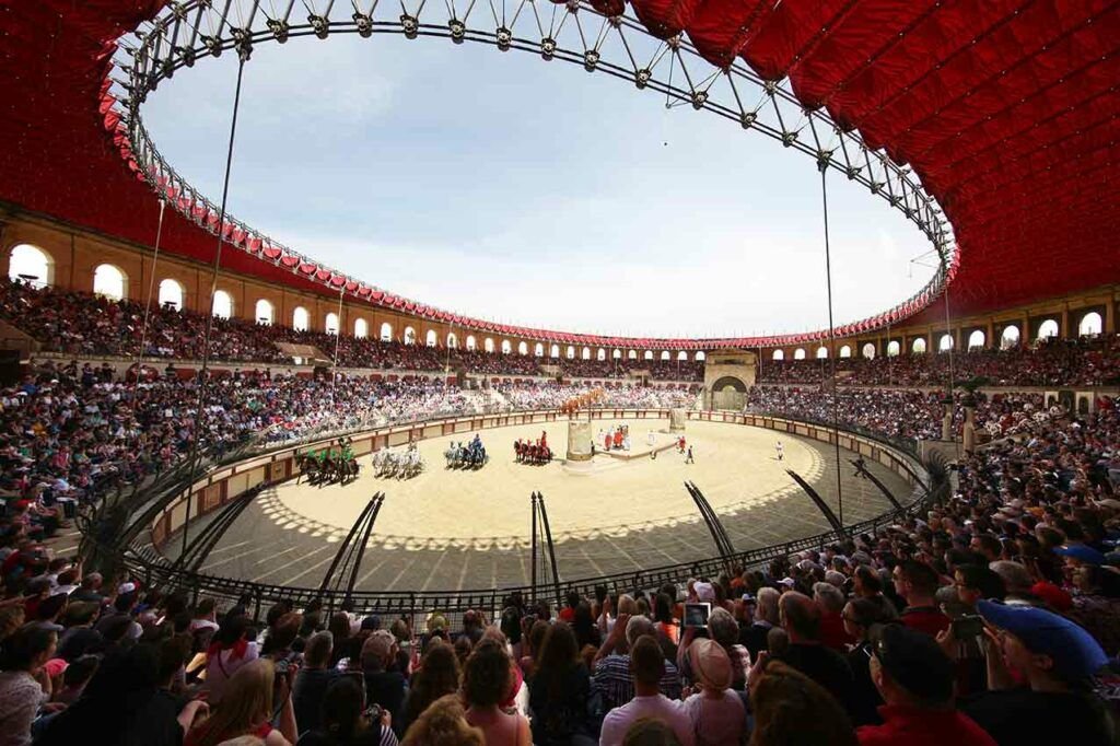 Un momento del espectáculo "Le Signe du Triomphe" de Puy du Fou, que recrea las carreras de cuádrigas del circo romano.