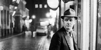 John Le Carré, maestro de las novela de espionaje, fotografiado en Londres en la década de 1960.