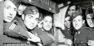Soldados de la División Azul parten hacia Alemania en febrero de 1942 desde la Estación del Norte de Madrid.