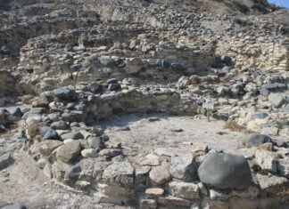 En 1994, el Departamento de Antigüedades de Chipre inició un proyecto de protección y reconstrucción de la aldea de Choirokitia.
