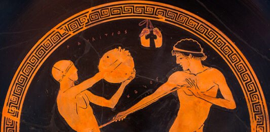 Dos atletas de la antigua Grecia ejercitándose para las pruebas de lanzamiento de disco y jabalina.