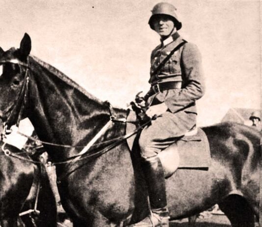 Stauffenberg en el Regimiento de Caballería en 1936.